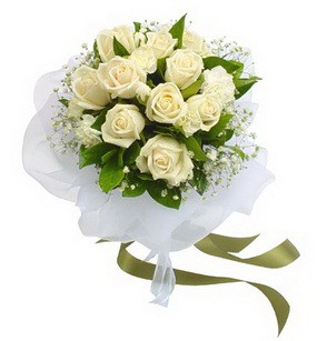  Bursa çiçek satışı kestel uluslararası çiçek gönderme  11 adet benbeyaz güllerden buket