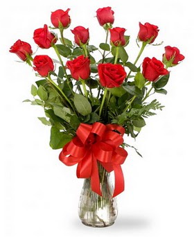  Bursada çiçekçi osmangazi çiçek , çiçekçi , çiçekçilik  12 adet kırmızı güllerden vazo tanzimi