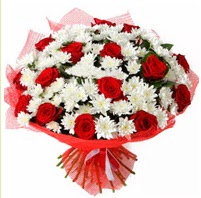 11 adet kırmızı gül ve beyaz kır çiçeği  Bursa osmangazi internetten çiçek satışı 