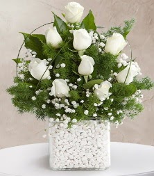 9 beyaz gül vazosu  Bursaya çiçek yolla orhangazi çiçek satışı 