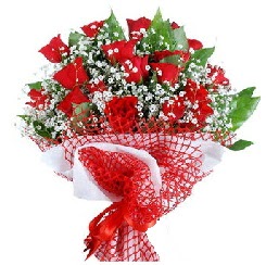 11 kırmızı gülden buket  Bursa çiçek siparişi karacabey 14 şubat sevgililer günü çiçek 