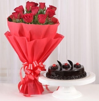 10 Adet kırmızı gül ve 4 kişilik yaş pasta  Bursa osmangazi internetten çiçek satışı 