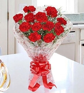 12 adet kırmızı karanfil buketi  Bursadaki çiçekçiler karacabey çiçekçi telefonları 